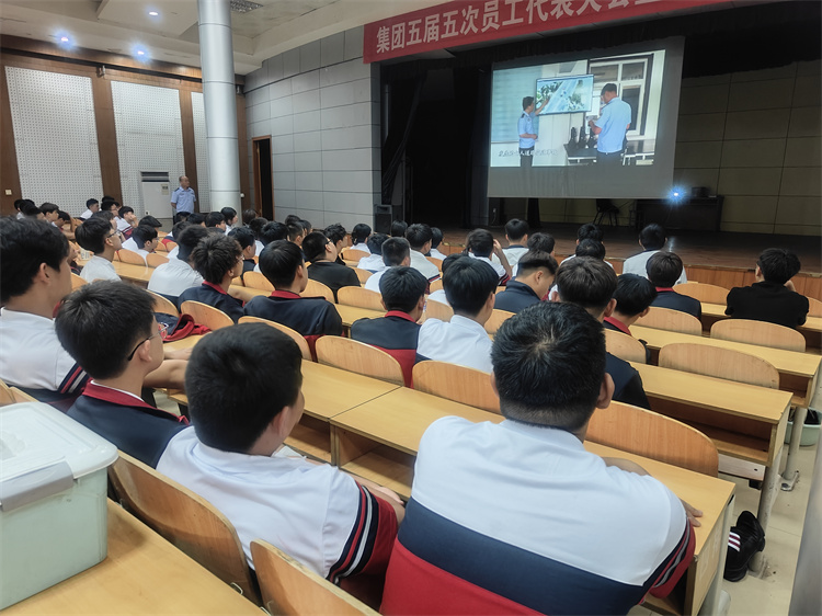 运河交警支队到校开展交通安全宣传教育活动…